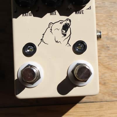 JHS "Kodiak" (Tremolo) image 3
