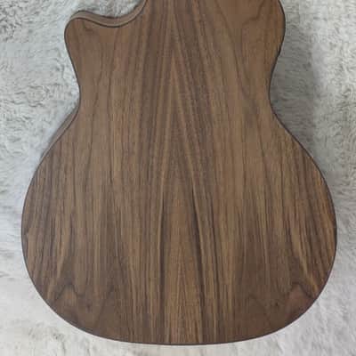 Tagima Olive Grace EQ-NTOP Acoustic Guitar w/HS Case - Natural Finish - Demo image 4