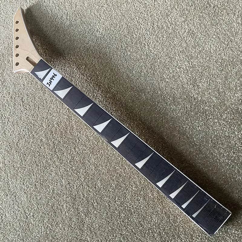 Maple Wood Electric Guitar Maple Neck, Rosewood 24 Frets Fingerboard image 1