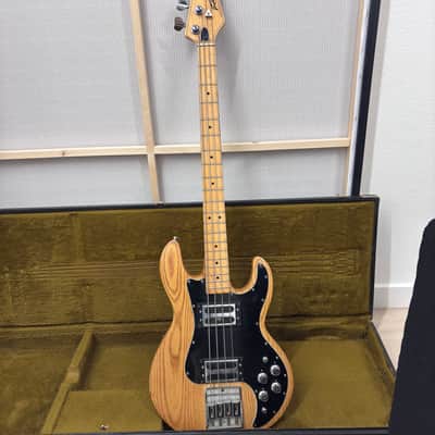 Peavey T-40 Bass Guitar image 2