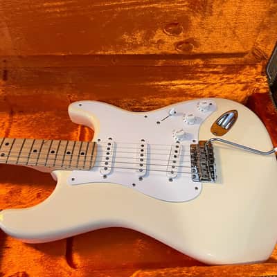 Fender Eric Clapton Artist Series Stratocaster with Vintage Noiseless Pickups 2001 - Present Olympic White image 14