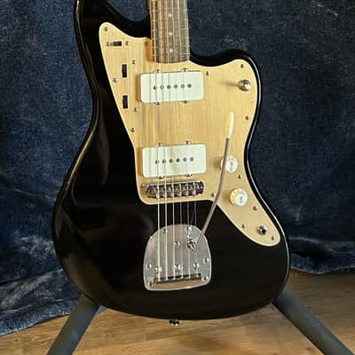 Squier Classic Vibe '60s Jazzmaster Black w/Gold Anodized Pickguard 2022 - Black image 2
