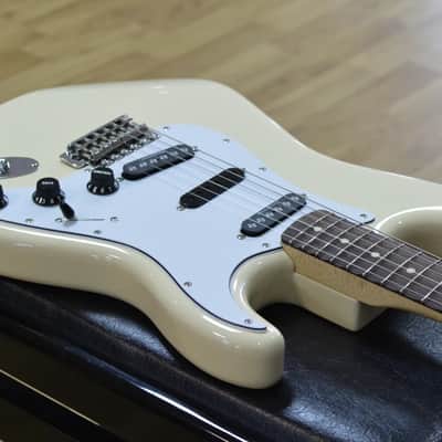 Fender Ritchie Blackmore Stratocaster, Olympic White, Scalloped Rosewood - Incl Deluxe Gig Bag image 8
