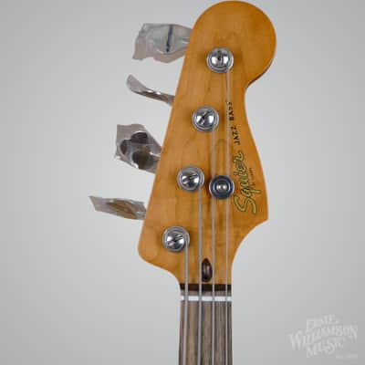 Squier Classic Vibe '60s Jazz Bass Fretless, Laurel Fingerboard, 3-Color Sunburst image 7