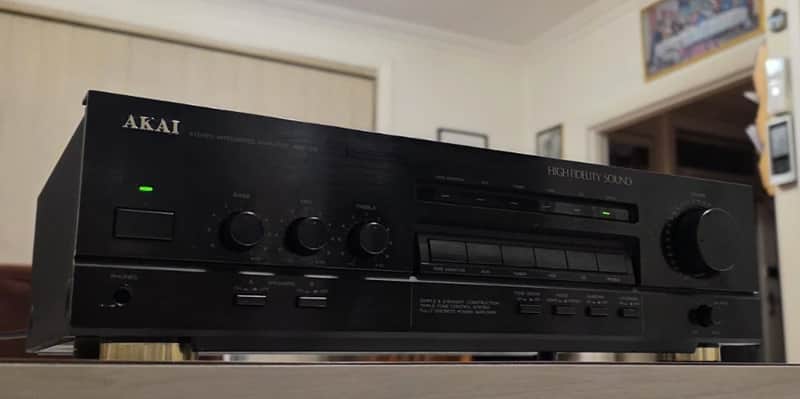 VINTAGE AKAI STEREO INTEGRATED AMPLIFIER/PHONO/CD/AUX/TAPE /MADE IN JAPAN