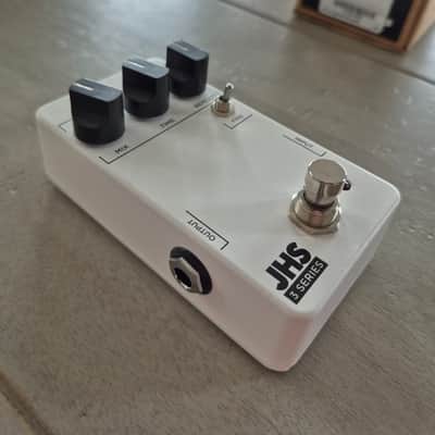 JHS 3 Series Delay 2020 - Present - White image 5