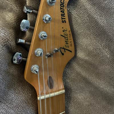 Fender American Vintage '82 Stratocaster 1982 Sunburst) image 2