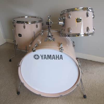 Yamaha Tour Custom Maple Drum Kit in Sakura White (Pink). 22,12,16 - Roadworn image 2