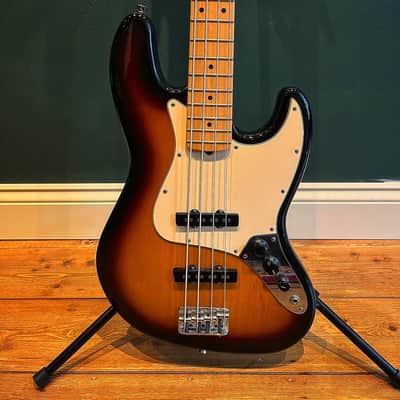 Fender American Series Jazz Bass with Maple Fretboard 2005 - 3-Color Sunburst image 3