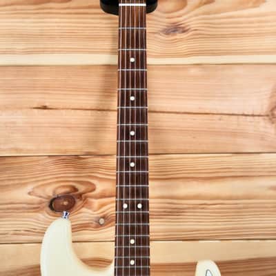 Fender American Standard Stratocaster with Rosewood Fretboard 2008 - 2016 - Olympic White image 3