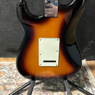 Fender Standard Stratocaster® 2015 - Brown Burst image 4