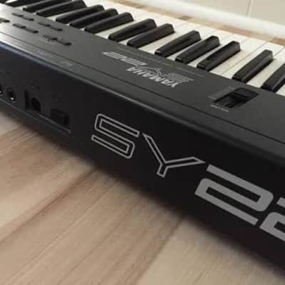 Yamaha SY22 Dynamic Vector Synthesizer 1990 - Black image 3