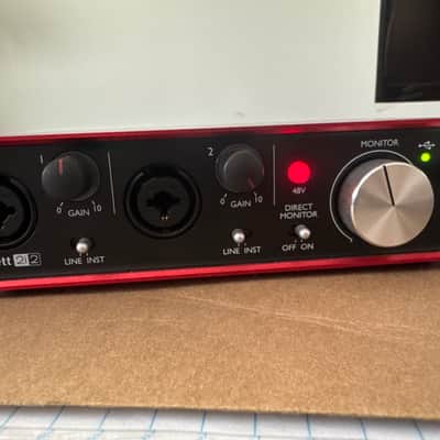 Focusrite Scarlett 2i2 2nd Gen USB Audio Interface 2016 - 2018 - Red / Black image 4