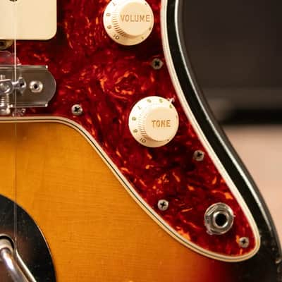 Fender Vintage 1962 Jazzmaster Electric Guitar - 3-Tone Sunburst with Hardshell Case - Used image 12