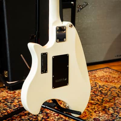 Eastwood Breadwinner 2010s - White W/ Original Hardcase image 9