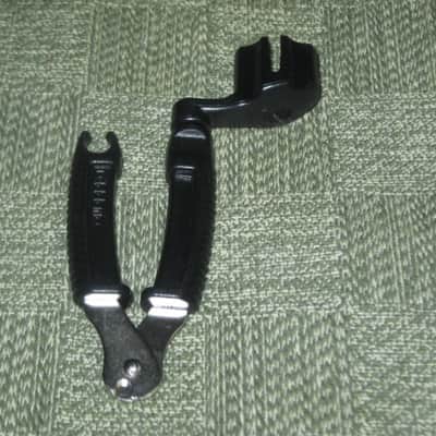 new (no package) very near A+ D'Addario Planet Waves PRO-WINDER Black String Winder & Cutter & Bridge Pin Puller DP0002 for guitar, mandolin, ukulele & banjos (black hard plastic with hardened steel wire cutters) just has few minor natural imperfections image 5