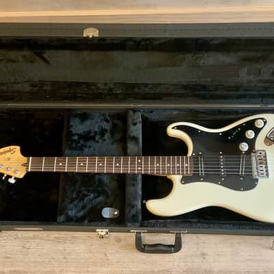 Squier Stratocaster w/ RoadRunner Hard Case & Xtras - Olympic White image 11