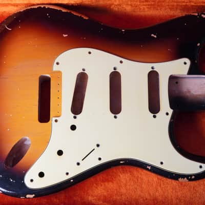 Freakaster Stratocaster Relic Body 3 Tone Sunburst image 8