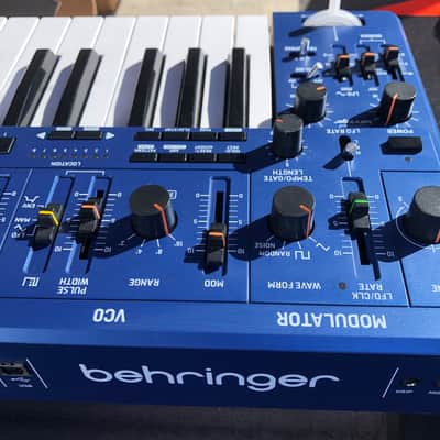 Analog Mono Synth w/ Buit-in Sequencer + KNOBs Bild 9