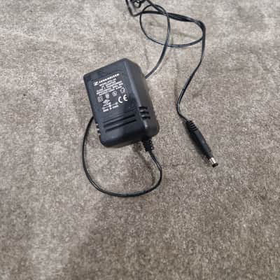 Sennheiser EM1031-V True Diversity Receiver - Professional Audio, True Diversity Technology - Excellent w/ Power Supply & Hard Case & Sennheiser Mic Transmitter image 16