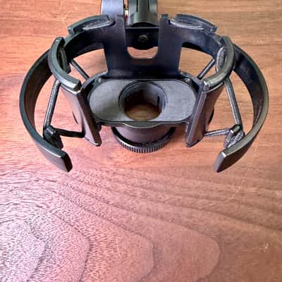 Austrian Audio OCS8 shock mount for OC818 or OC18 microphone - Black image 2