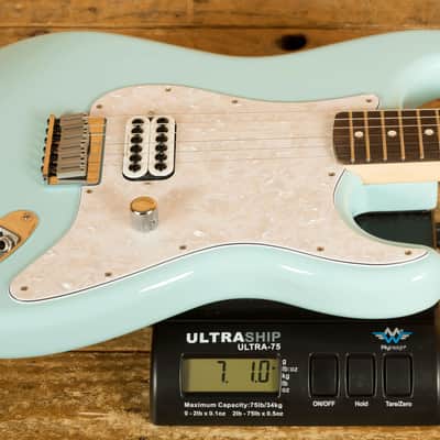 Fender Tom DeLonge Stratocaster - Rosewood - Daphne Blue *B-Stock* image 9