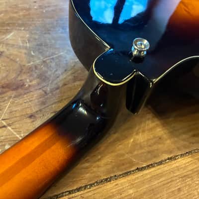 Hofner Club 50 1960s - Sunburst image 11
