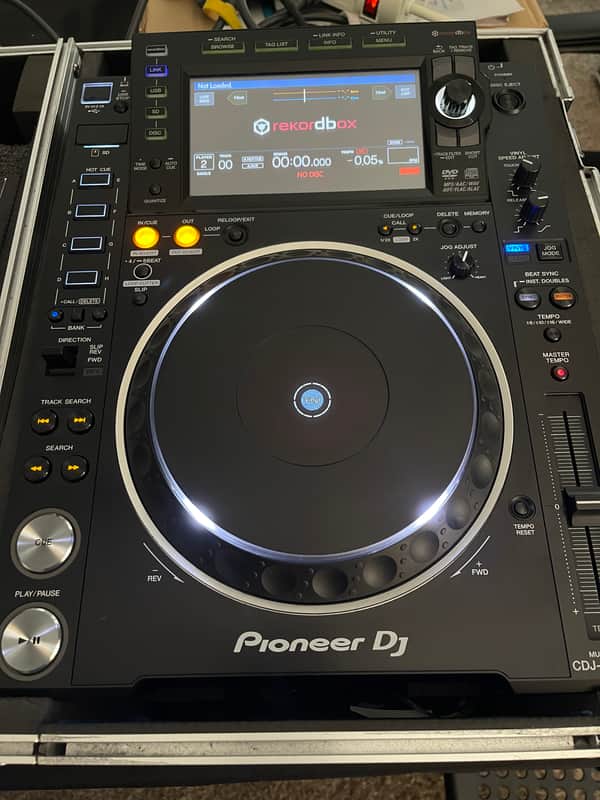 Pioneer 2 CDJ Nexus 2 & 1 DJM 900 nexus 2 2010S image 1