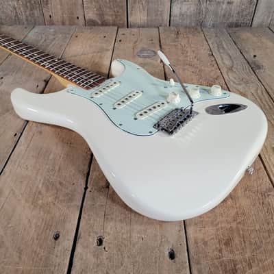 Fender Vintera Stratocaster 60's Mod 2020 w/ Gig Bag - Olympic White image 12