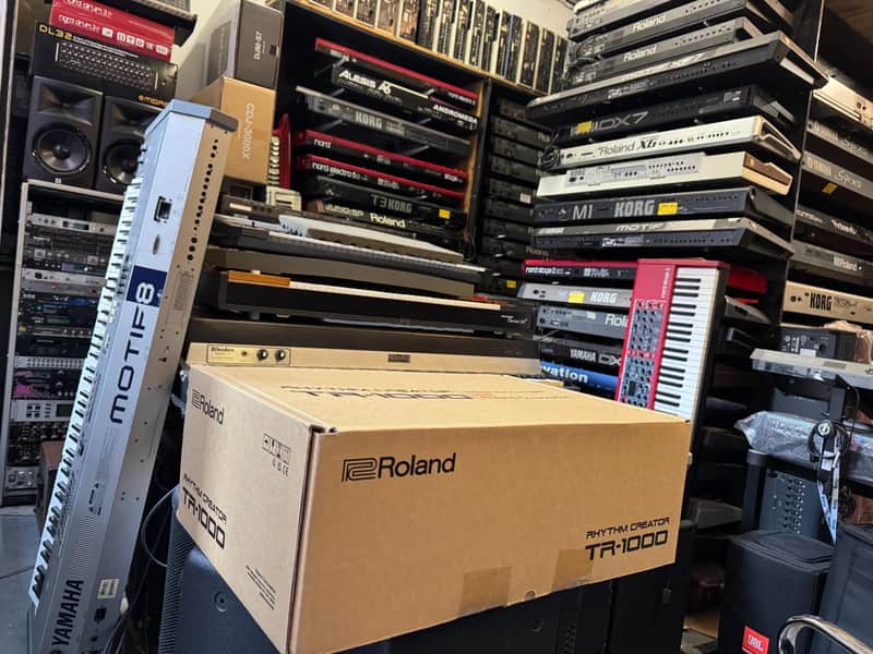 Roland TR 1000 , TR-1000 Rhythm Creator 2025 /Drum - Present - Silver in box //ARMENS// image 1