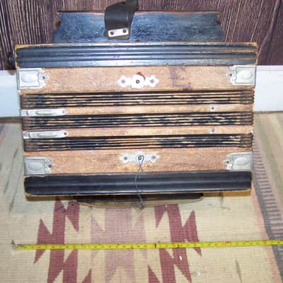 Unbranded Vintage German Concertina/Squeeze Box, 1960? image 3