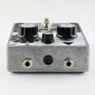 DEATH BY AUDIO FUZZ WAR image 3