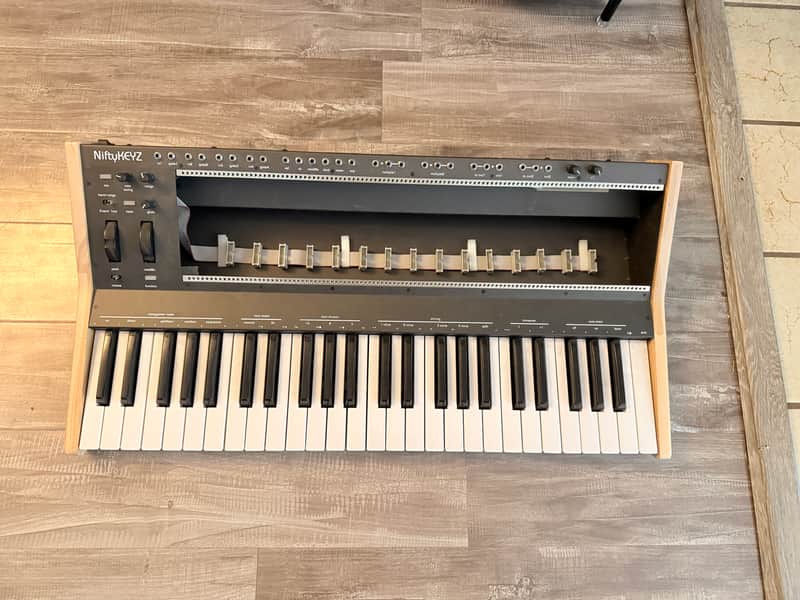 Cre8audio NiftyKEYZ Modular Synth Case with Integrated Keyboard image 1