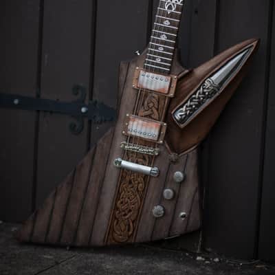 Gepettos Guild Celtic Explorer With Real Dagger, Greyed Mahogany Finish image 4