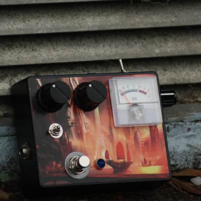 Millipede FX - Overdrive / Distortion Guitar Pedal with VU Meter - 'Dystopian Dystortion' - Black image 5