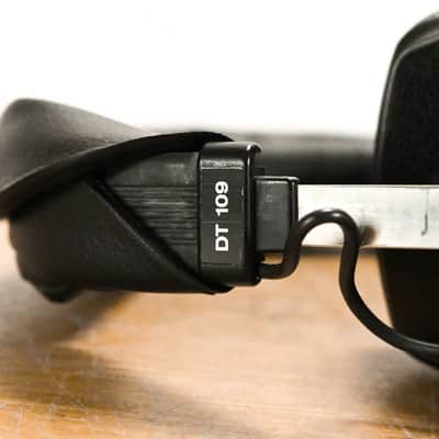 Beyerdynamic DT 109 Dual-Ear Headset with Dynamic Mic CG011EC image 5