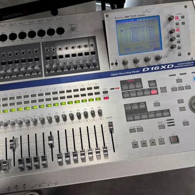 KORG D16XD-enregistreur 16 pistes+Hd 40Go+flight