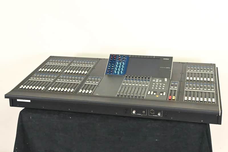 Yamaha Yamaha M7CL-48ES 48-Channel EtherSound Digital Audio Mixer