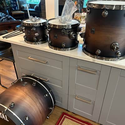 NATAL ORIGINALS WALNUT DRUM KIT, VINTAGE BURST image 2