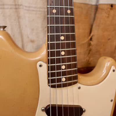 Fender Musicmaster 1960 - Desert Sand image 6