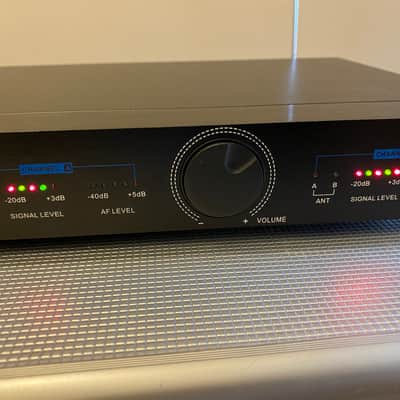 Bose AK-339 VHF Dual Channel Wireless Microphone System W/Case image 4