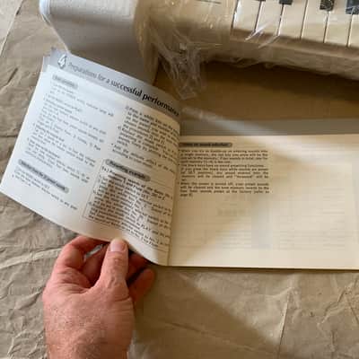 Casio MT-31 Casiotone MT31 37-Key Semi Analog Keyboard MIJ 1980's White RARE MINT in orignal box with Users Manual booklet image 19