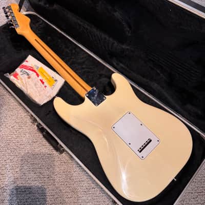 Fender American Standard Stratocaster Left-Handed with Rosewood Fretboard 1991 Olympic White image 12