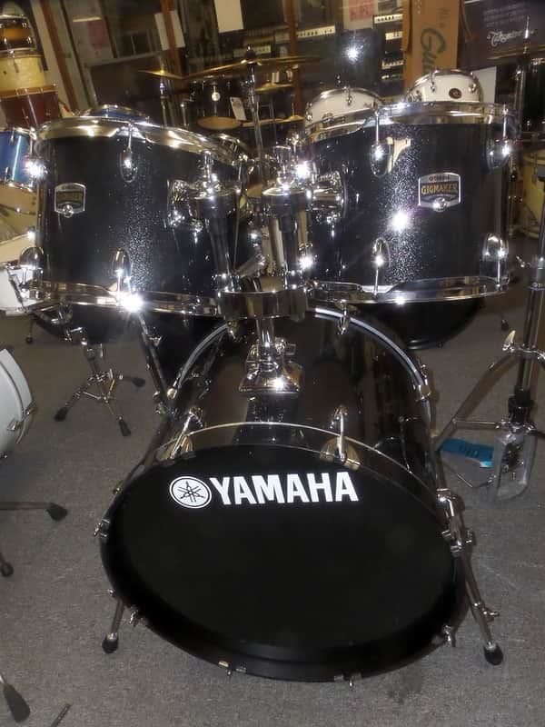Yamaha Gigmaker 5-Piece Standard Drum Set with 22" Bass Drum  Black Glitter image 1