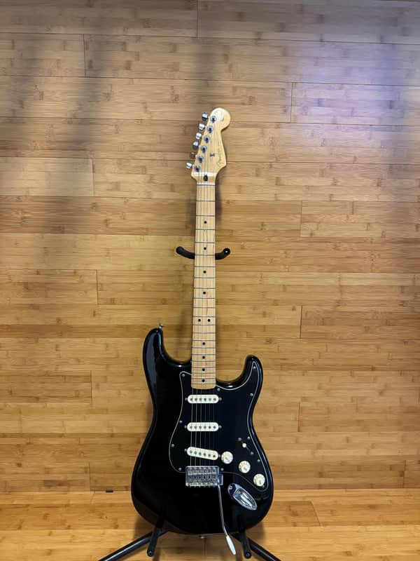 Fender FSR Special Edition Standard Stratocaster with Maple Fretboard 2018 - Black image 1