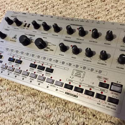 Abstrakt Instruments Avalon 303 Clone - Silver w red LEDs image 1
