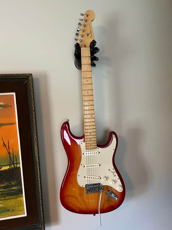 2002 Fender American Deluxe Stratocaster with Maple Fretboard 2002 - 2003 - Aged Cherry Burst