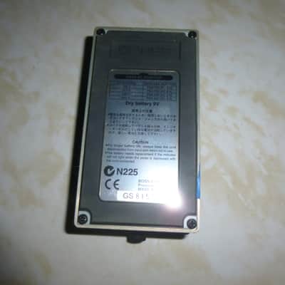 Boss TR-2 Tremolo (Silver Label) 1997 - Present - Green image 2