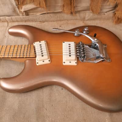 Mosrite M-88 1988 - Goldburst image 9