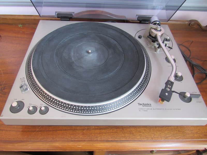 Technics SL1300 turntable in very good condition, serviced - 1980's image 1